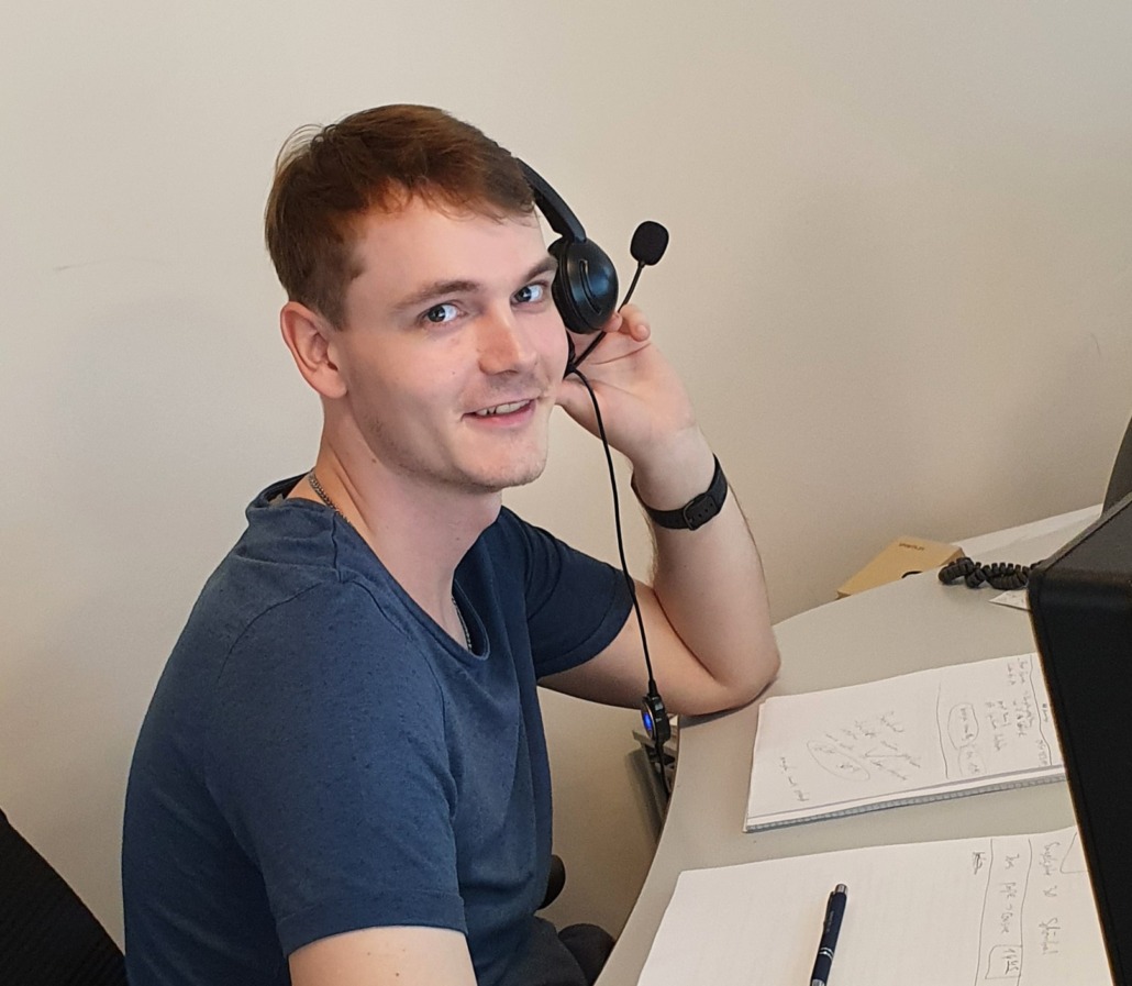 Azubi Kay Kolb freut sich auf Ihre Verwaltungsanfrage